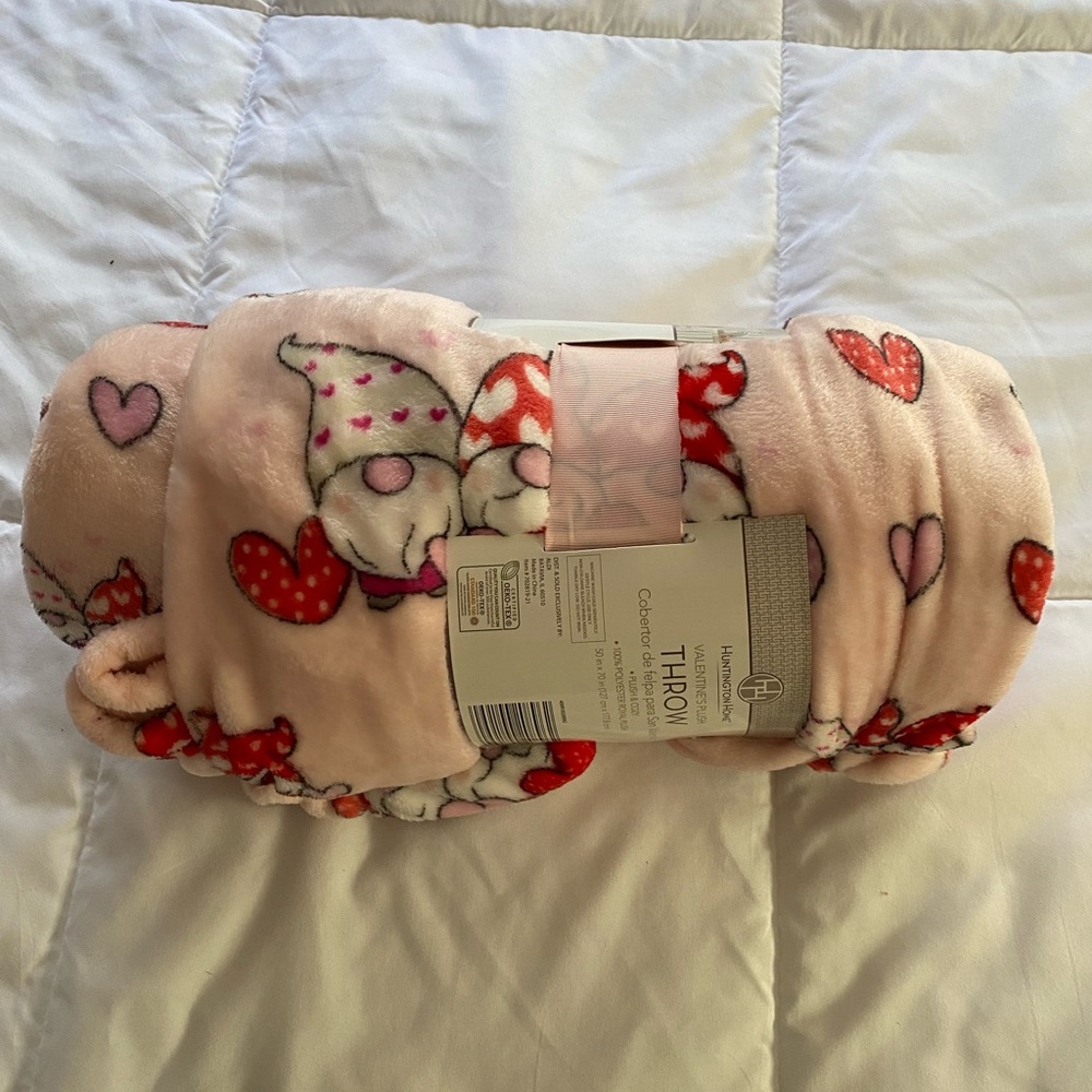 NWT Huntington home valentines plush throw - Picture 3 of 7
